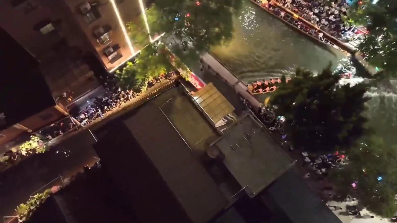Video thumbnail for China: Dragon boat crews push limits in night training in Foshan.