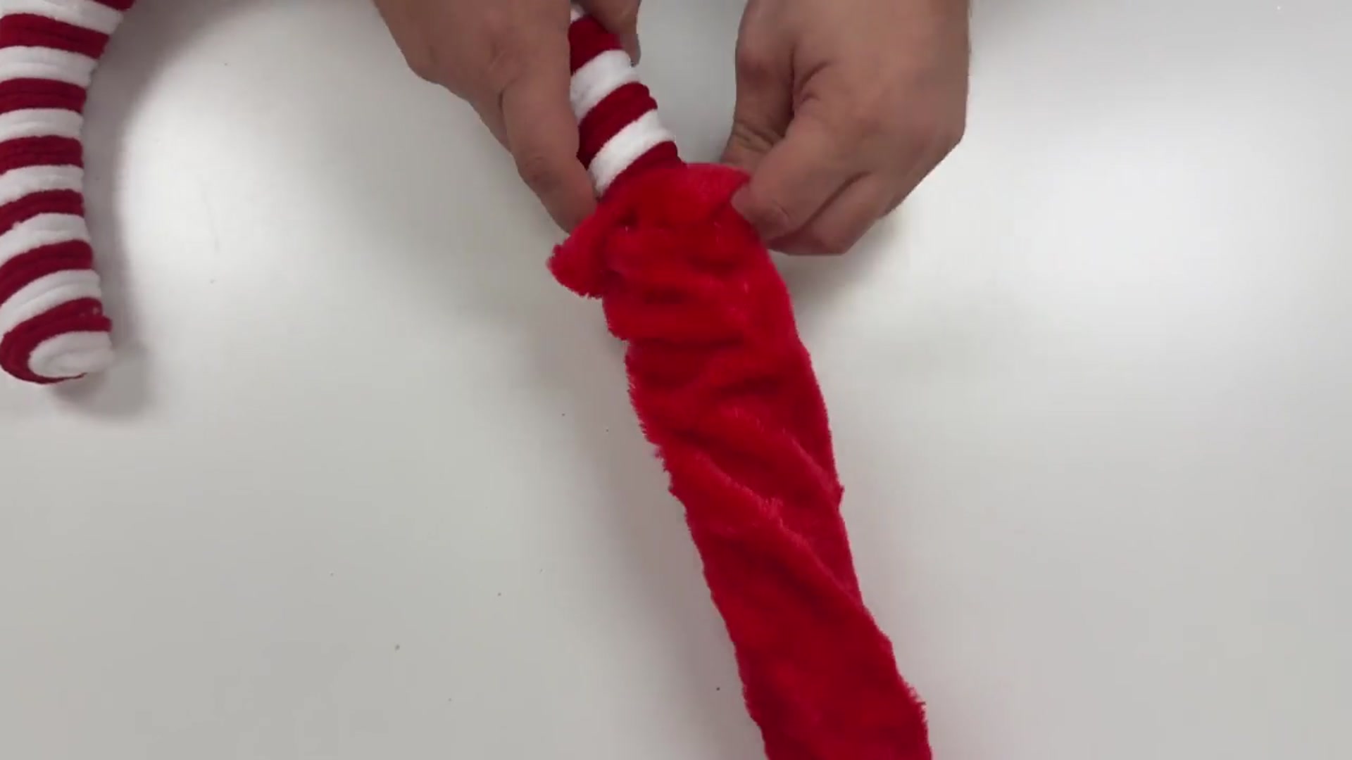 'Video thumbnail for Grinch Arm Wreath'