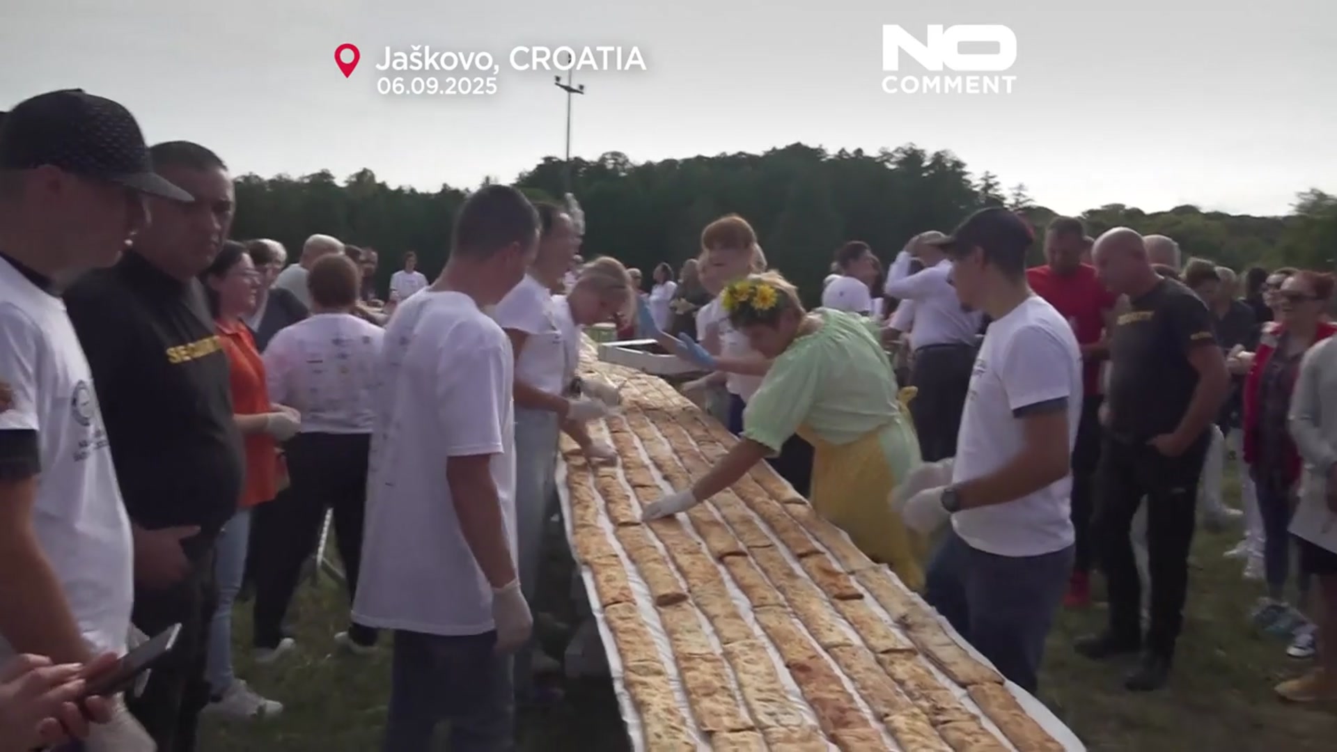 'Video thumbnail for Croatian village Jaškovo sets new Guinness record with 3,136-metre strudel'
