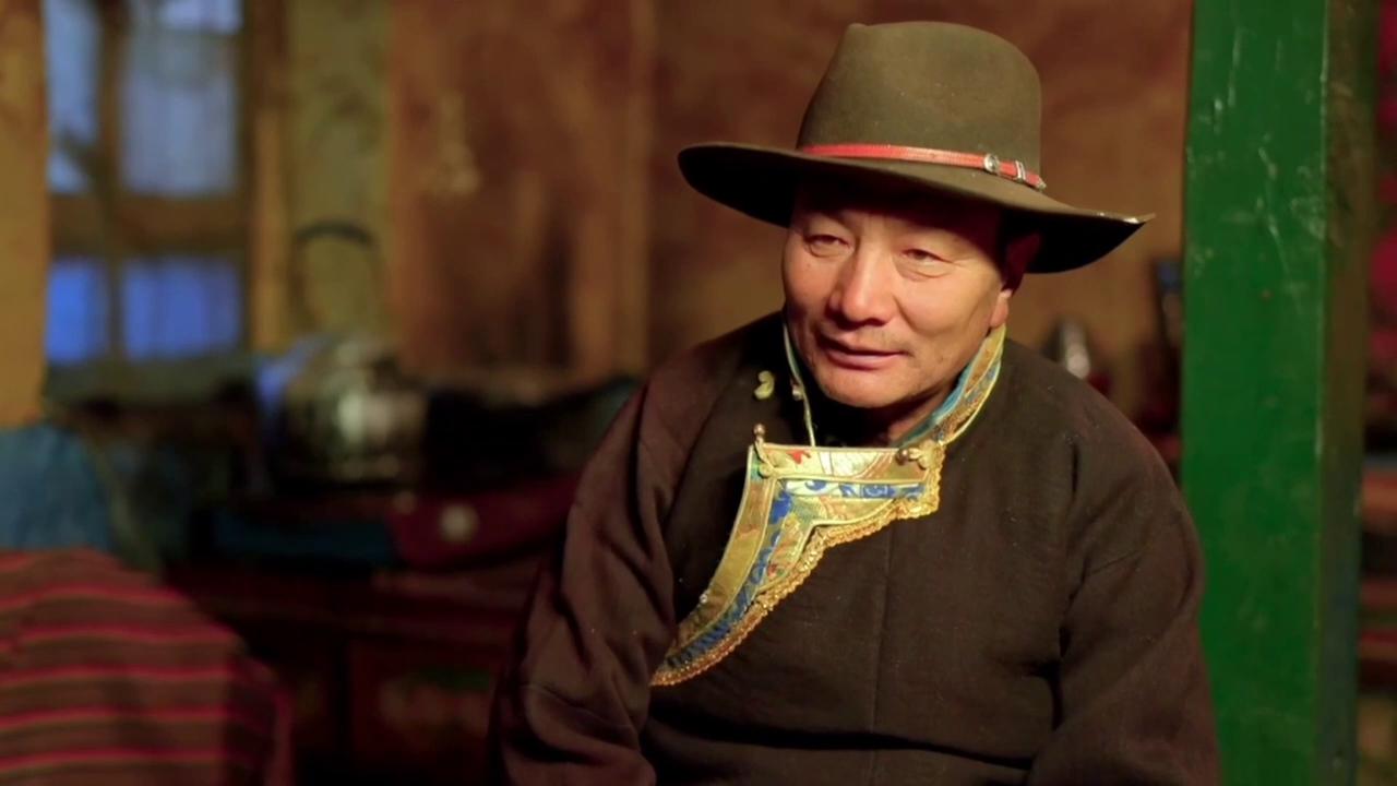 Video thumbnail for China: Wildlife ranger patrols Yarlung Tsangpo River in Lhasa.