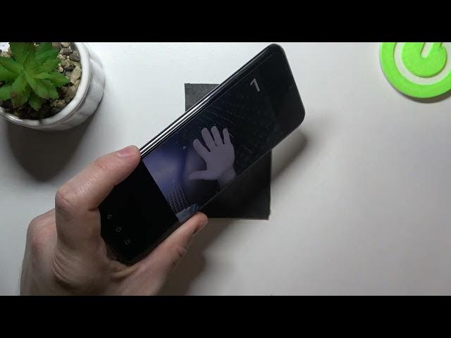 Video thumbnail for How to Take Selfie Using Palm Gesture on HONOR 20E