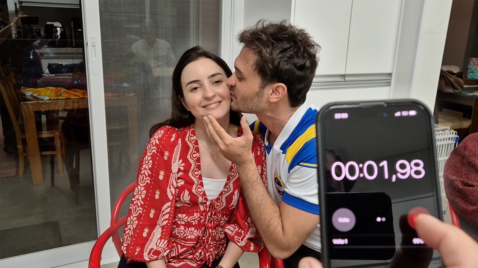 Video thumbnail for Most kisses in 30 seconds by a pair - 195 by Renato Bayma Gaia and Naiara Roberta Ribeiro de Marins