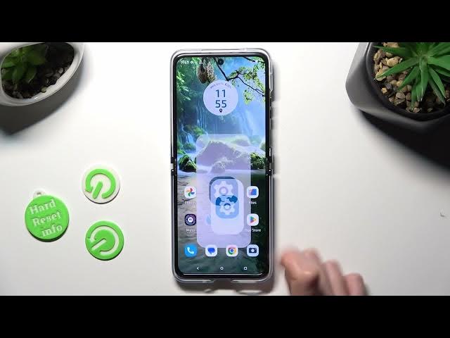 Video thumbnail for How to Change Font Style in MOTOROLA Razr 40 Ultra – Find Font Style Options