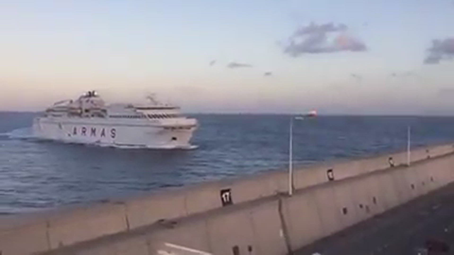 'Video thumbnail for Fähre kracht in Kaimauer in Las Palmas'