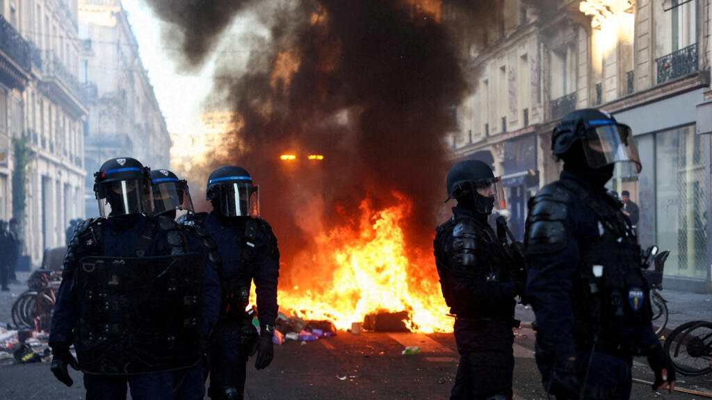 Video thumbnail for French PM vows 'massive' police deployment for new demonstrations