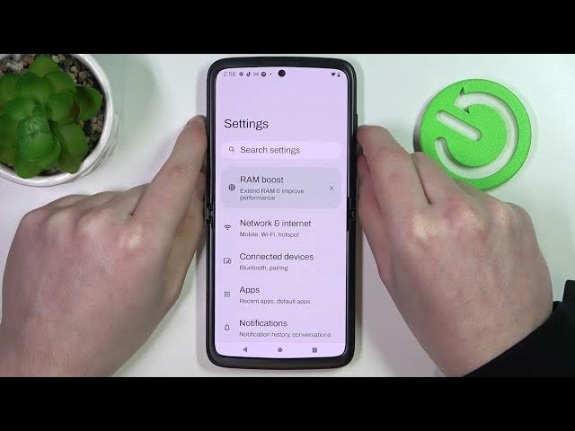Video thumbnail for Motorola Razr 2022 - How To Take Full Page Screenshot