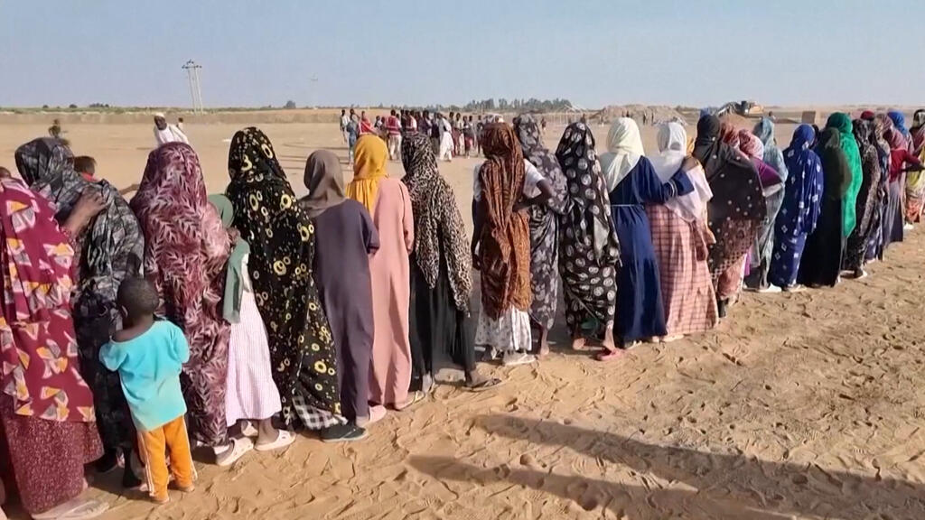 Video thumbnail for Chad hosts hundreds of thousands of Sudanese refugees as regional humanitarian crisis extends