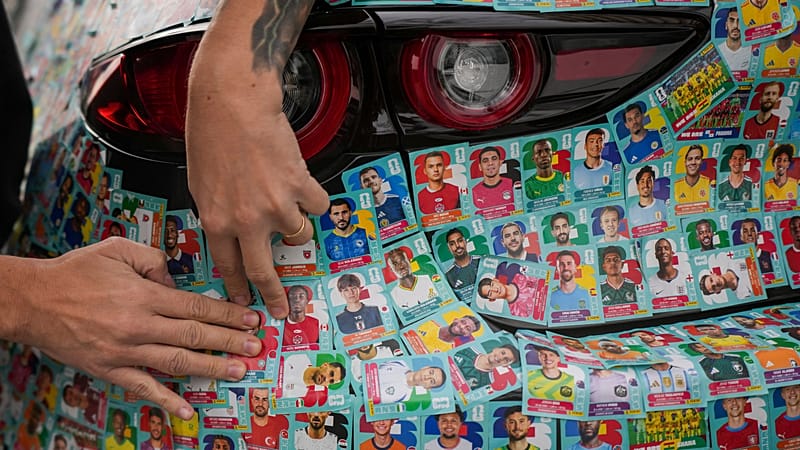 Video thumbnail for World Cup stickers traded en masse in Mexico City as part of world record attempt