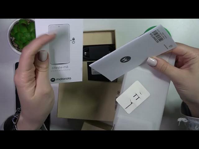 Video thumbnail for MOTOROLA Edge 40 - All Box Accessories Review