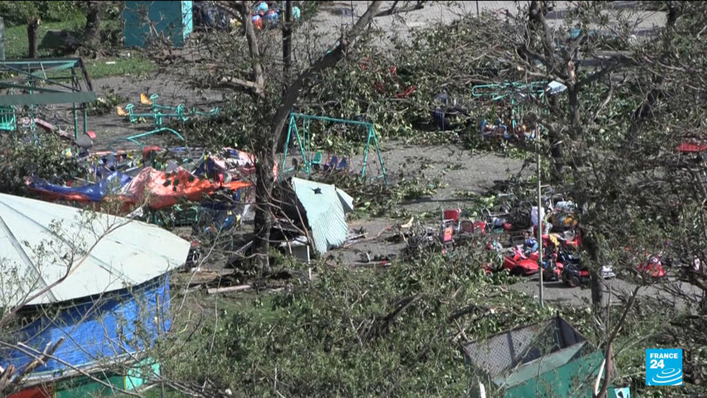 'Video thumbnail for Typhoon Kalmaegi lashes Vietnam after ravaging the Philippines'