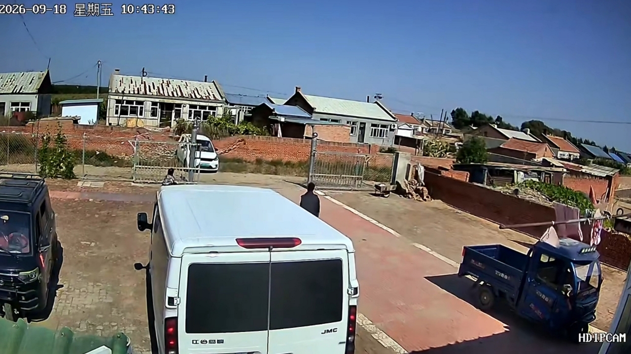 Video thumbnail for Car Backs Into Wall in Heilongjiang Parking Lot