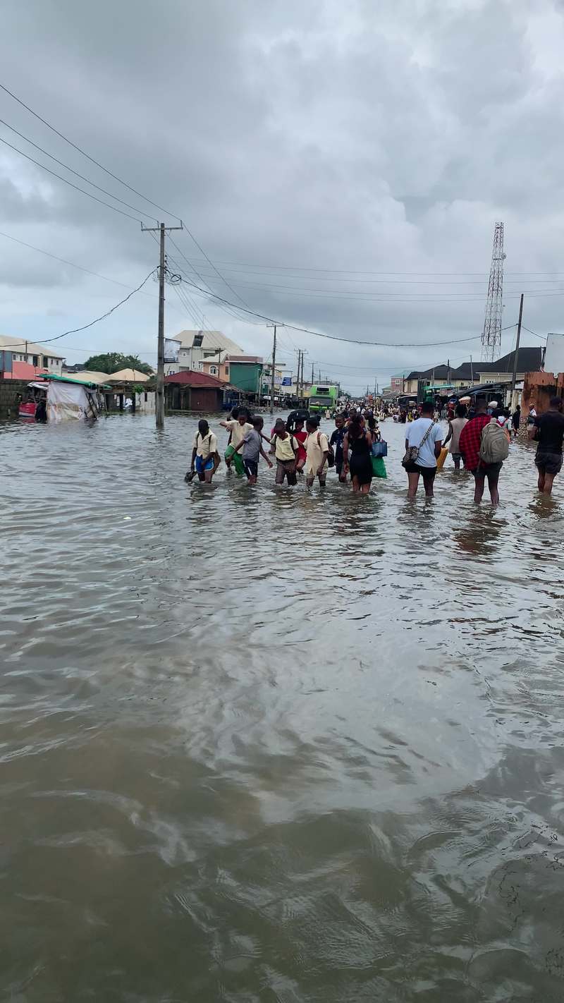 Video thumbnail for Schoolchildren Navigating Flooded Streets in Ogombo Lagos