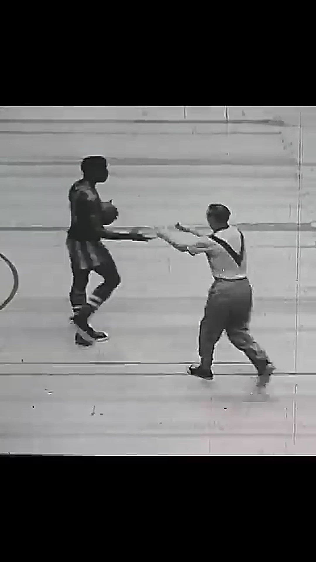 Video thumbnail for Harlem Globetrotters Skills 🤣 #nba #basketball #shorts #harlemglobetrotters