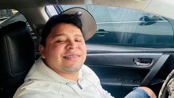 Video thumbnail for Judge orders man shot by ICE to court as police release new body cam video