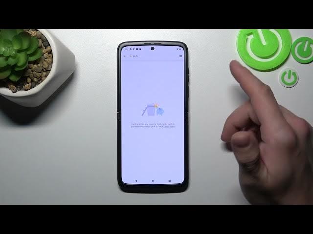 Video thumbnail for Motorola Razr 2022 - How To Find Recycle Bin