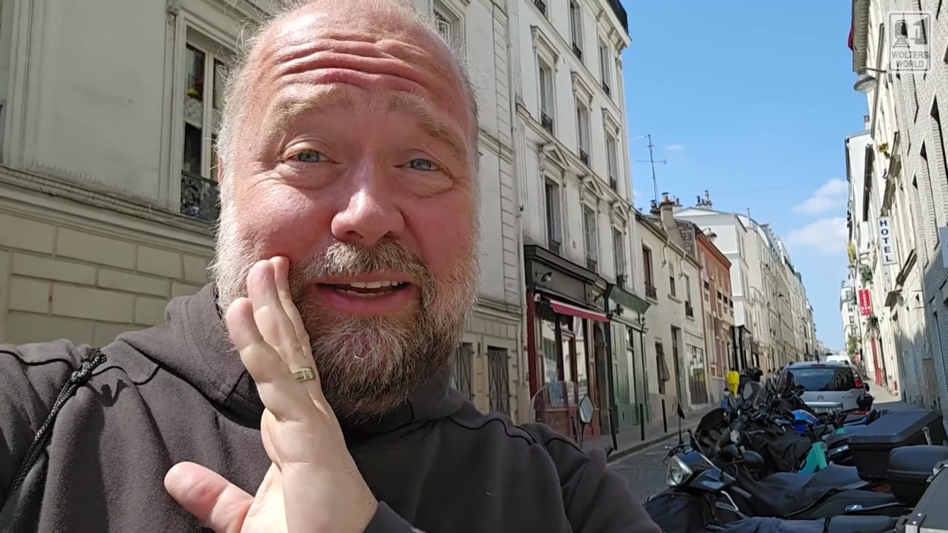 'Video thumbnail for 4 Places Tourists ALWAYS Get Their Phones Stolen in Paris'