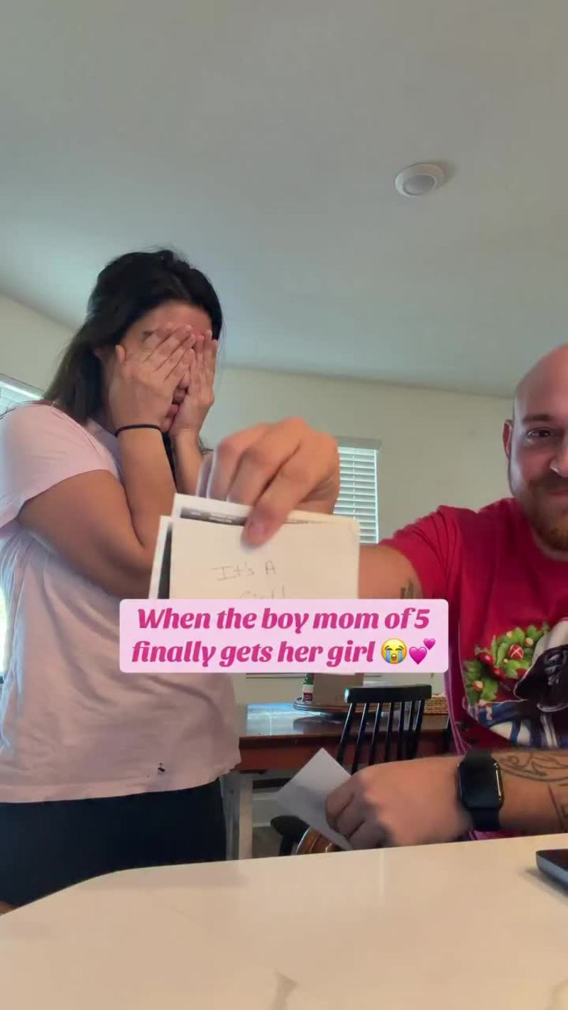 Video thumbnail for Boy Mom of Five Reacts to Surprise Baby Girl Gender Reveal