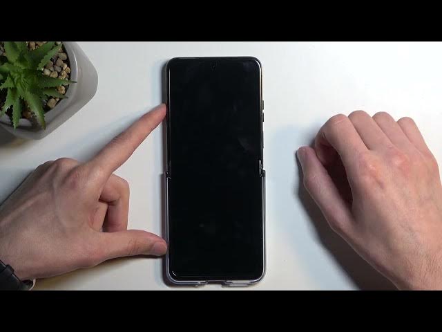 Video thumbnail for How to Put the MOTOROLA Razr 40 Ultra into a Boot Mode