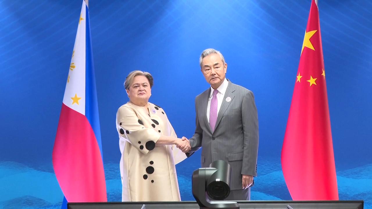 Video thumbnail for Philippines: Philippines must make correct decisions as bilateral relations reach crossroads: Chinese FM.