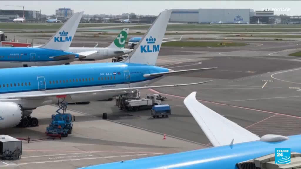 Video thumbnail for Europe faces looming jet fuel shortage: 'Six weeks of fuel left', energy boss warns