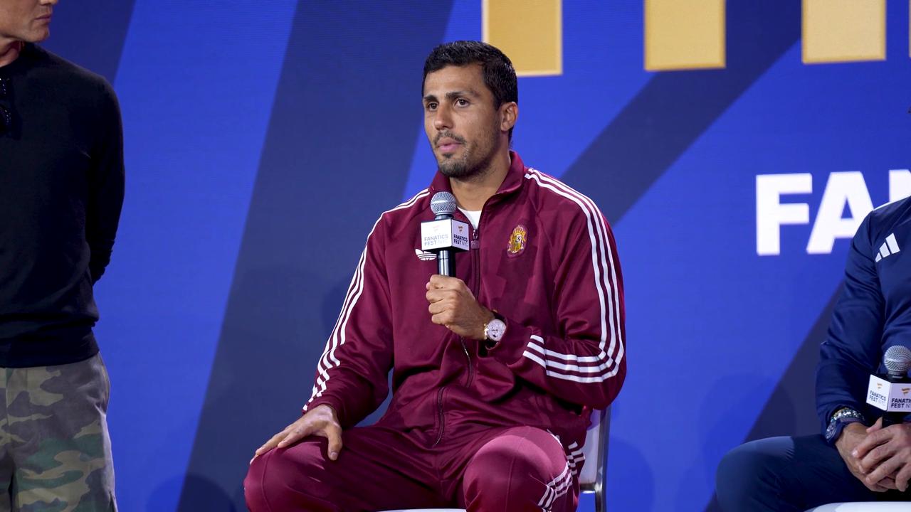 Video thumbnail for US: Argentina, Spain players and coaches address fans ahead of World Cup final in New York.
