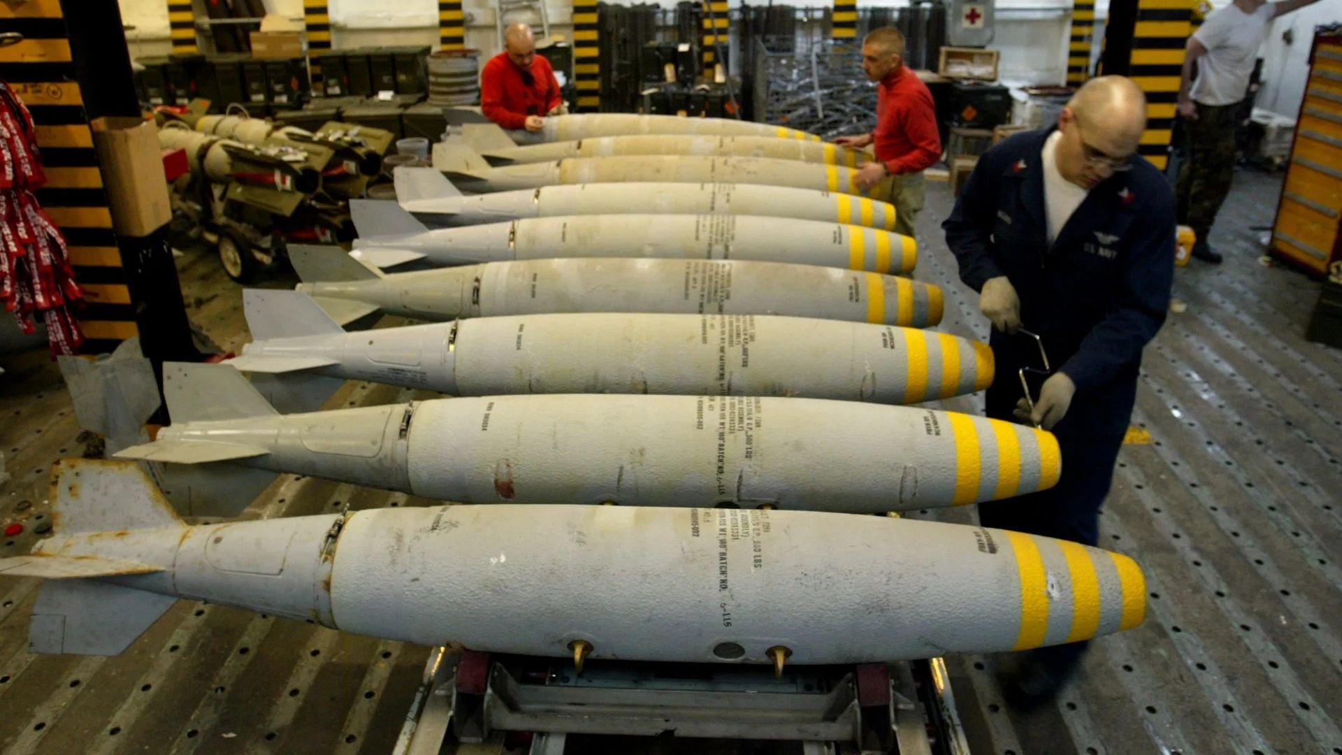 Video thumbnail for Trump administration plans $2.8bn sale of 40,000 bombs to Israel