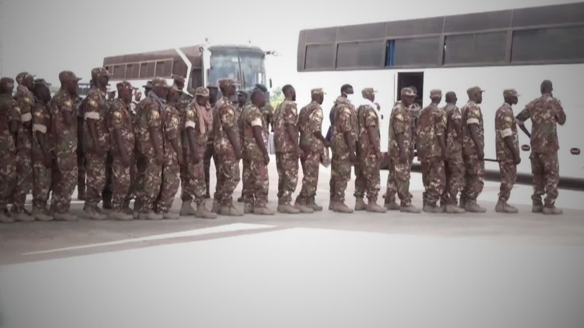Video thumbnail for Almost 100 soldiers freed from captivity in Mali