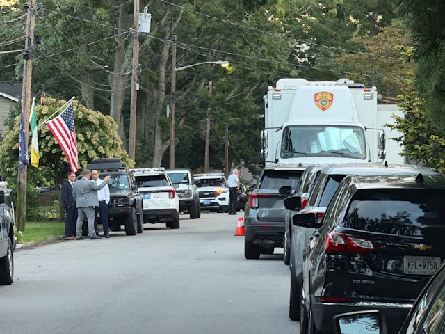 Video thumbnail for Woman found dead in her Sayville home; investigation ongoing