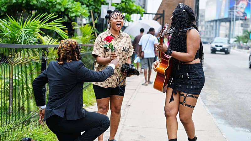 Video thumbnail for Beyond the hustle: Nigerian rock artist brings love to Lagos streets