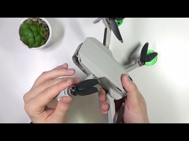 Video thumbnail for How to Open and Close DJI Mavic Mini Propellers?