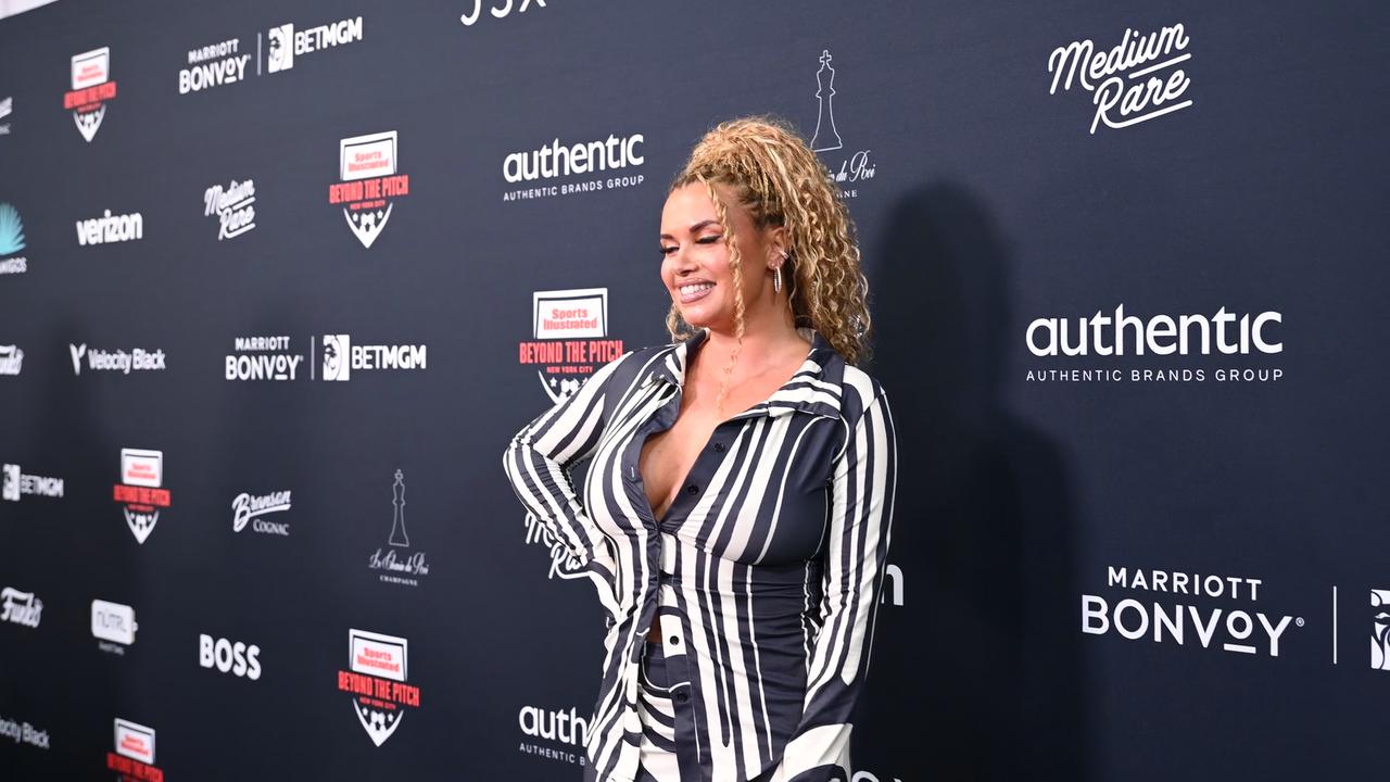 Video thumbnail for NY: Sports Illustrated Beyond the Pitch New York - Arrivals 32.