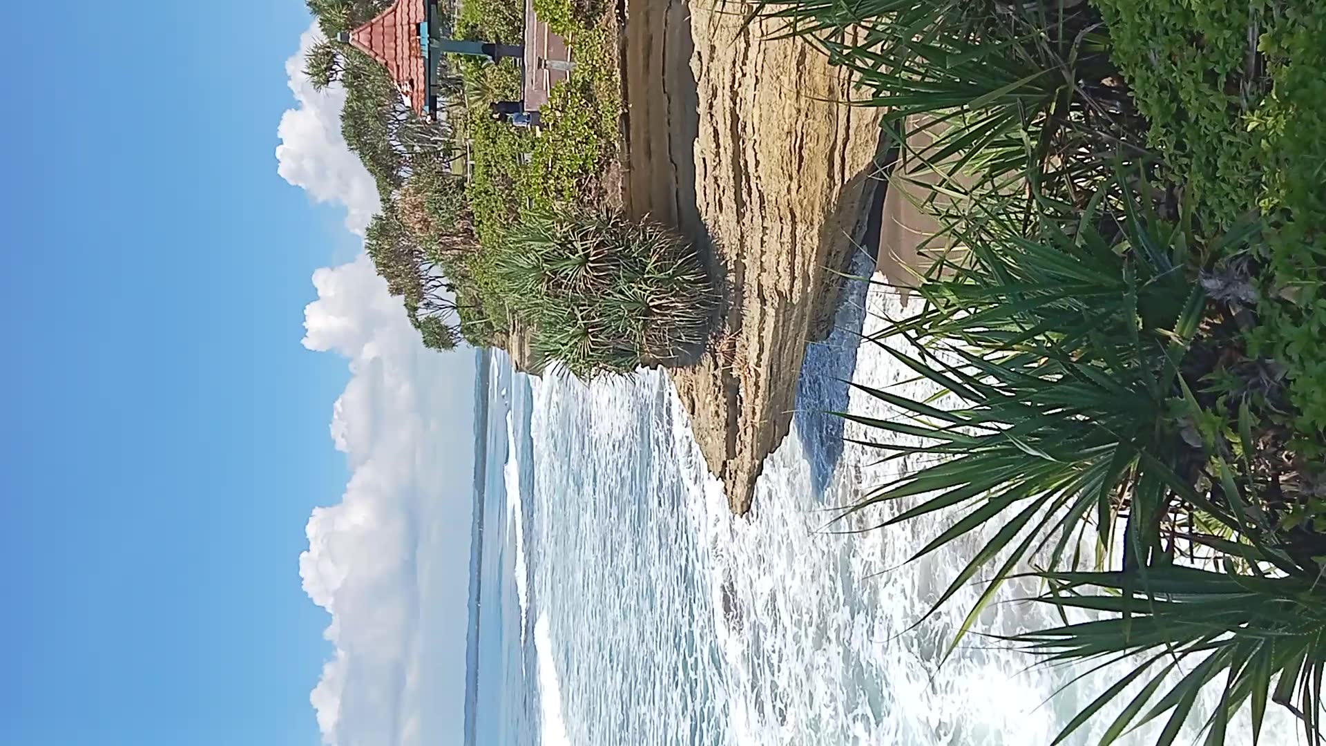 Video thumbnail for Liburan ke pantai