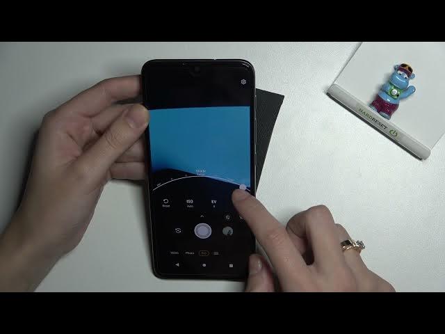 Video thumbnail for How to Activate Camera Pro Mode in MOTOROLA Moto E20 – Advanced Camera Settings