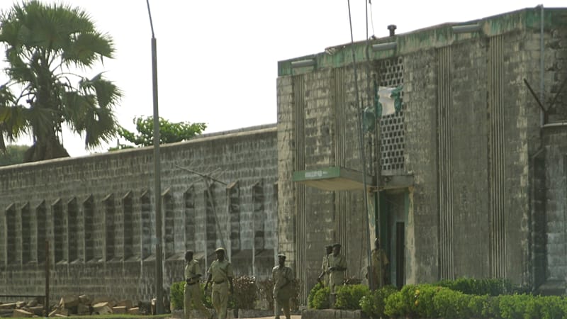 Video thumbnail for Nigeria jail conditions blamed for deaths of 33 miners