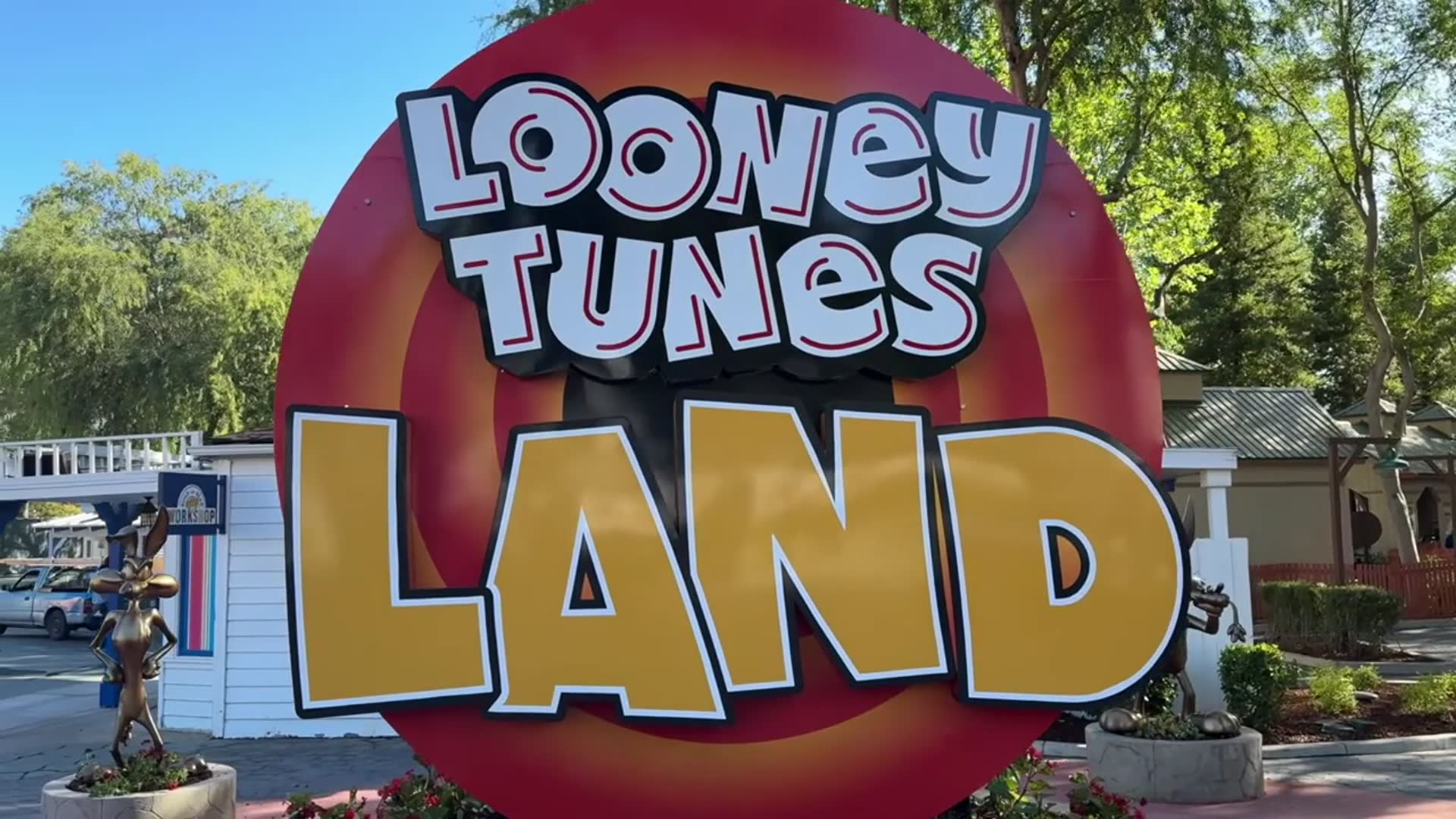Video thumbnail for Exclusive Look At Looney Tunes Land at Six Flags Magic Mountain