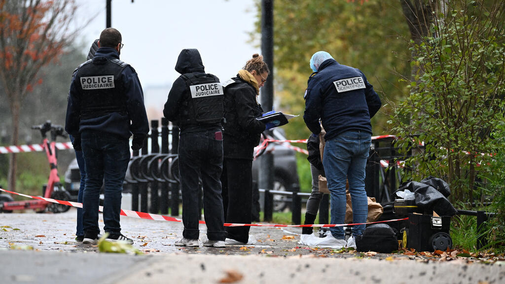 Video thumbnail for France: Trappes racist shooting suspect transferred to French court