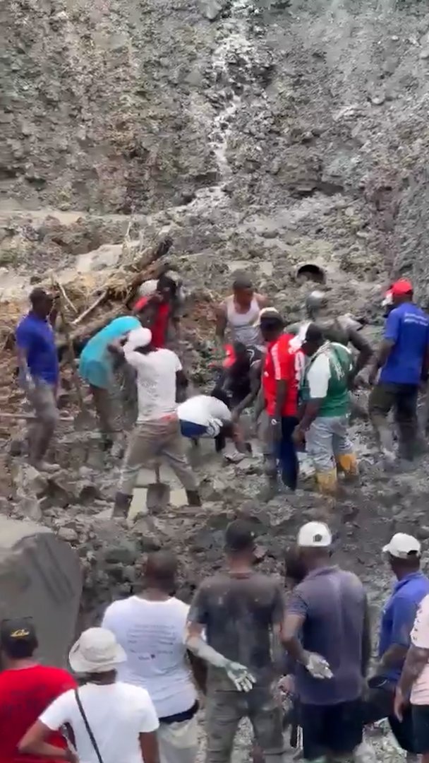 Video thumbnail for Fourteen dead in illegal Colombian gold mine collapse