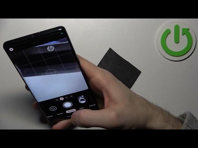 Video thumbnail for How to Take Live Photo in GOOGLE Pixel 7 – Add Movement to Photos