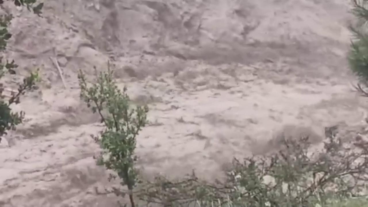 Video thumbnail for Afghanistan: Flash floods kill 20, leave over 100 missing in eastern Afghanistan.