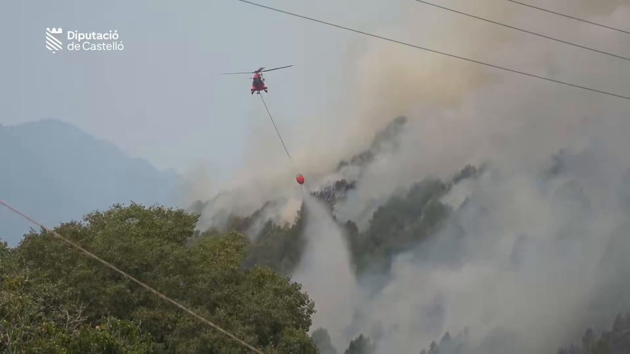 Video thumbnail for Spain: Firefighters make progress against wildfire in eastern Spain.