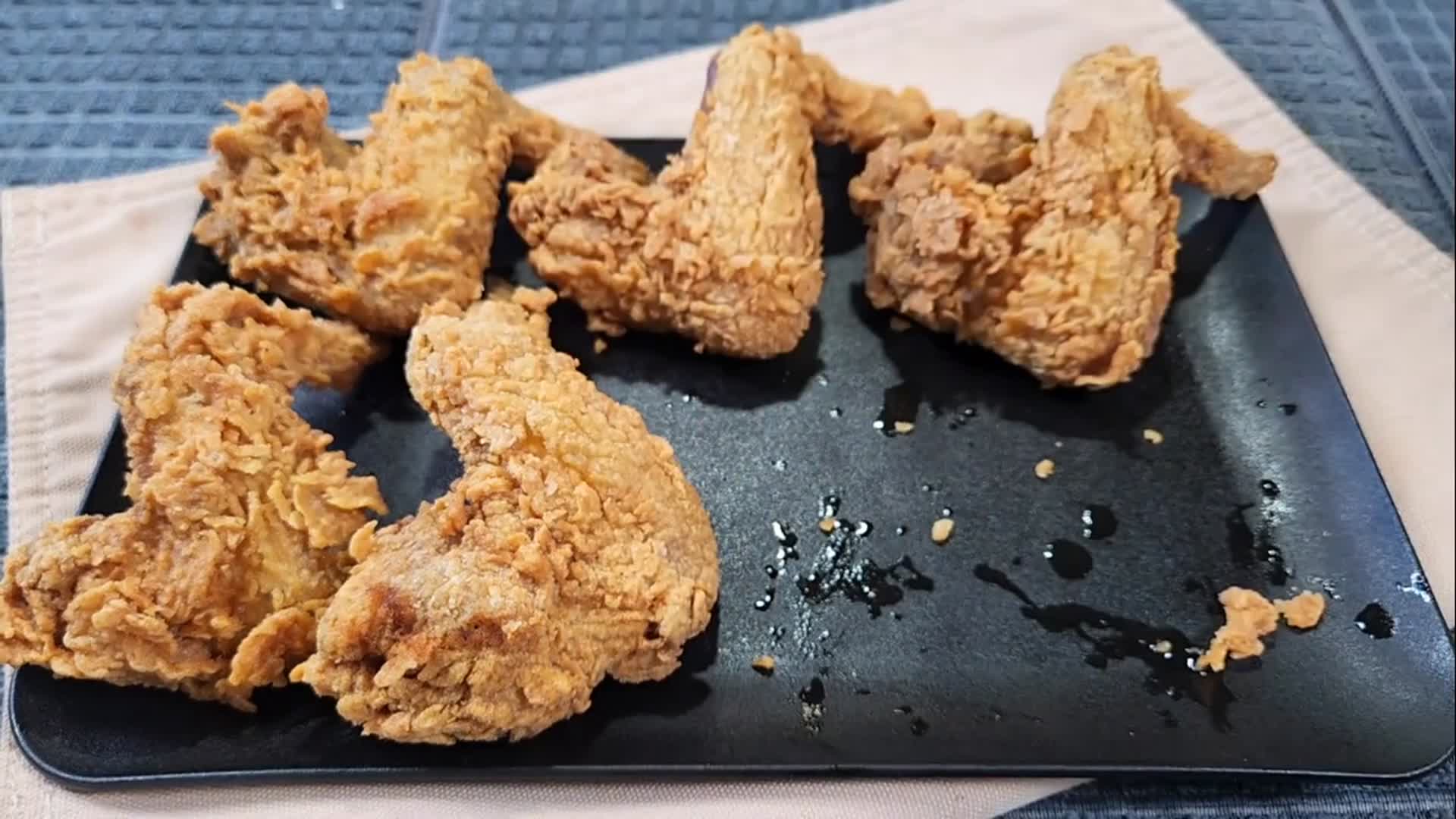 Video thumbnail for Crispy Chinese-Style Fried Chicken Wings Recipe