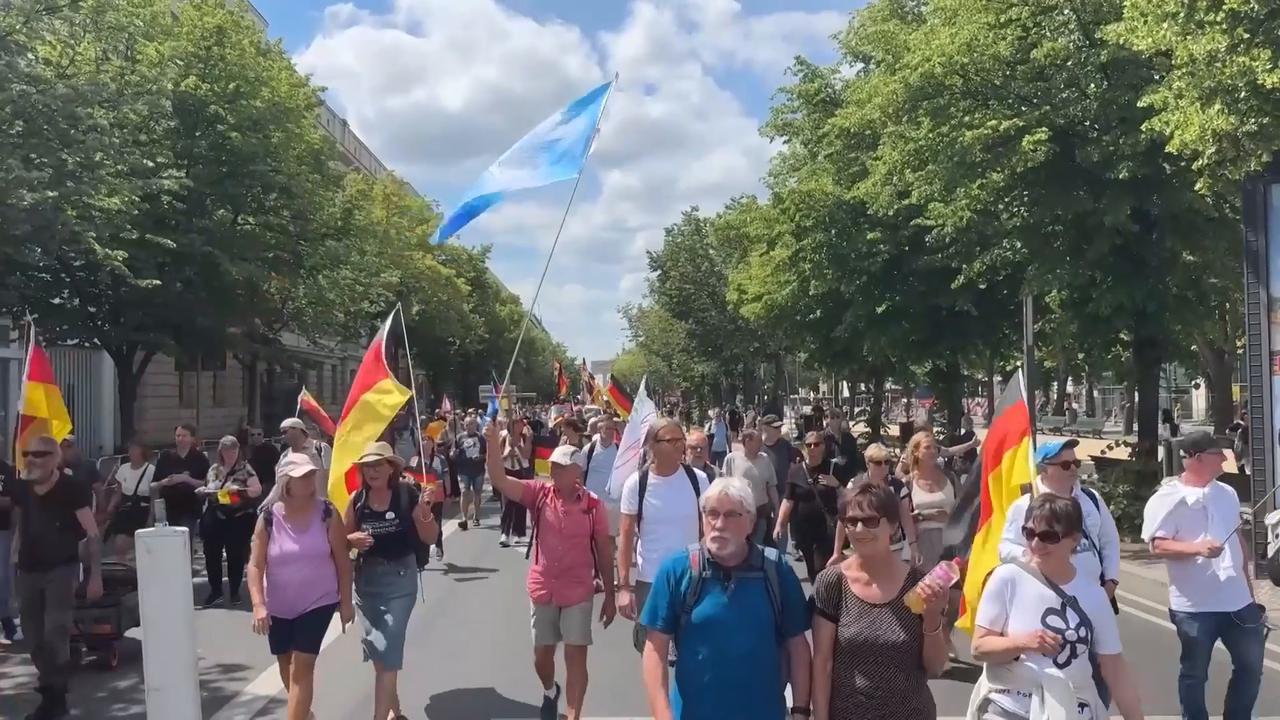 Video thumbnail for Germany: Thousands in Berlin protest German government, call for early elections.