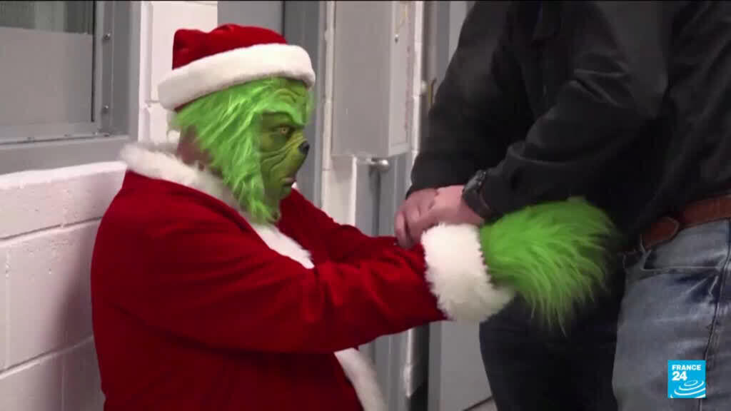 Video thumbnail for Christmas villain The Grinch caught stealing presents in Texas