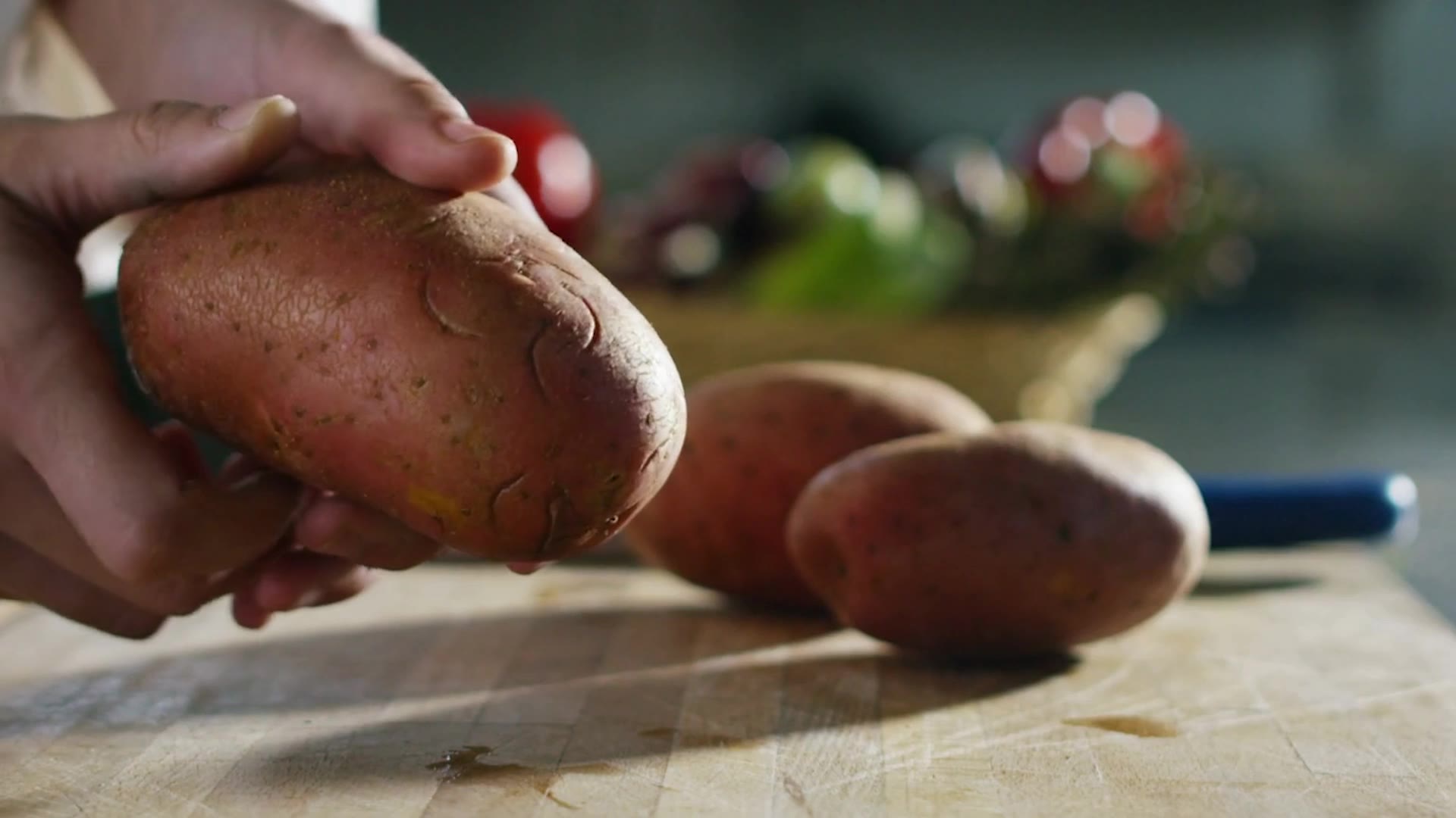 Video thumbnail for The Real Reason Potatoes Taste So Much Better At A Steakhouse