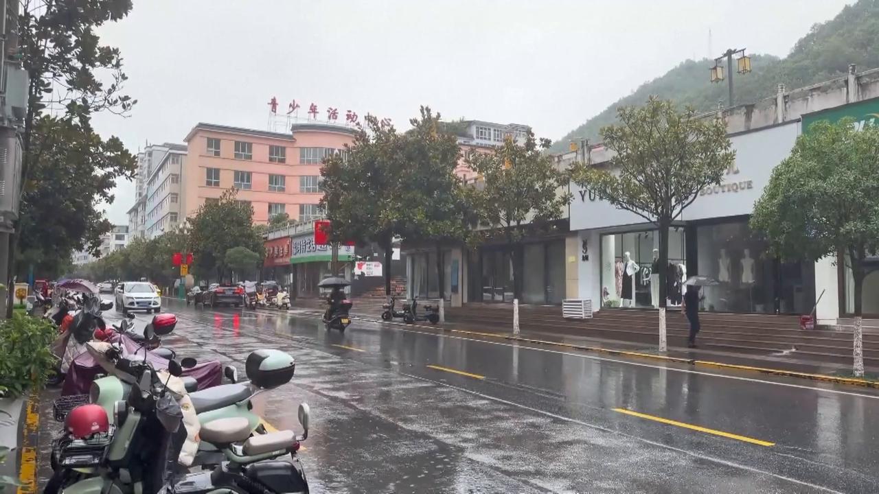 Video thumbnail for China: Heavy rain hits many parts of China.