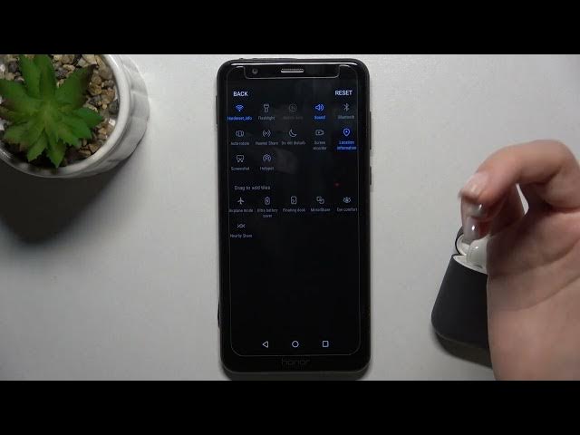 Video thumbnail for How to Adjust Notification Panel Shortcuts on HUAWEI HONOR 7X - Customize Notification Bar