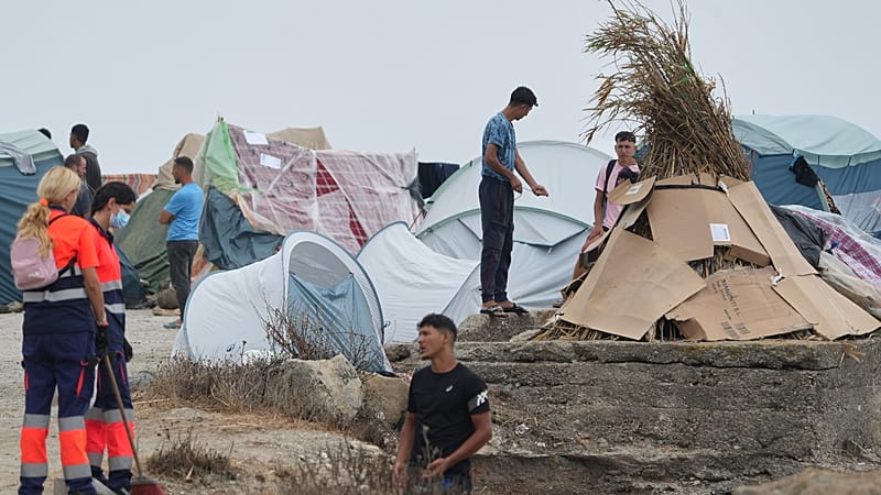 Video thumbnail for Ceuta: Moroccan migrants stranded on El Trampolin beach