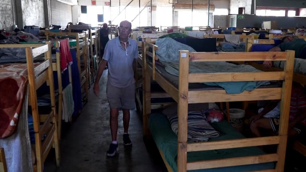 Video thumbnail for South Africa suspends asylum applications after recent unrest