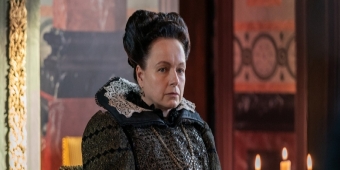 Video thumbnail for Video: Sneak Peek Clip From Episode 2 of THE SERPENT QUEEN Season 2