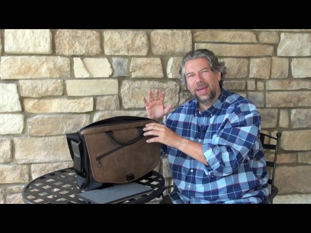 Video thumbnail for Waterfield Designs Cargo Computer Bag Review